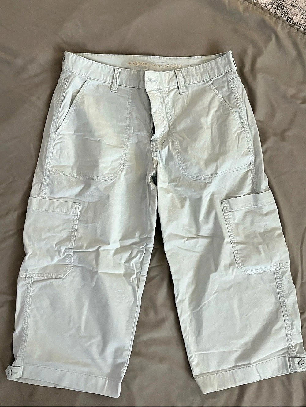 American Eagle Women's low rise Crop Pants in Light Blue Size 6 Short - NWOT